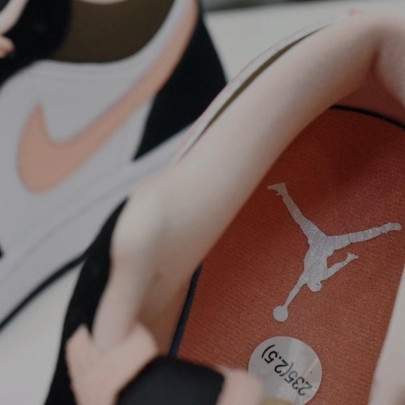 💖💖AIR JORDAN 1 Super easy to match 🎉Unique stru - Picture 2 of 15